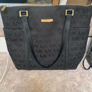 Good size tote